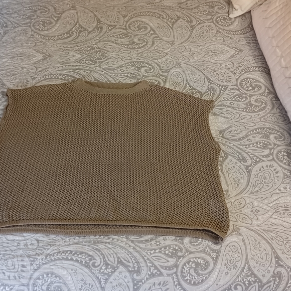 Lightweight Crochet Top One Size - Picture 6 of 6